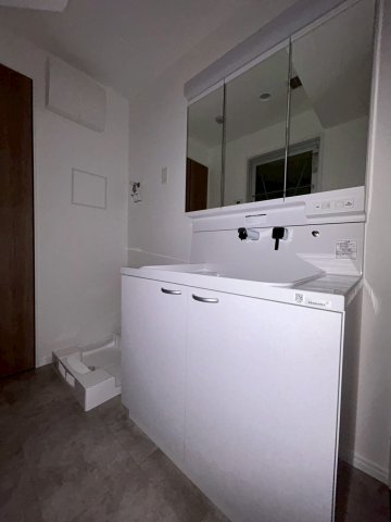 洗面設備　同タイプの別の階の写真です。現況優先です。