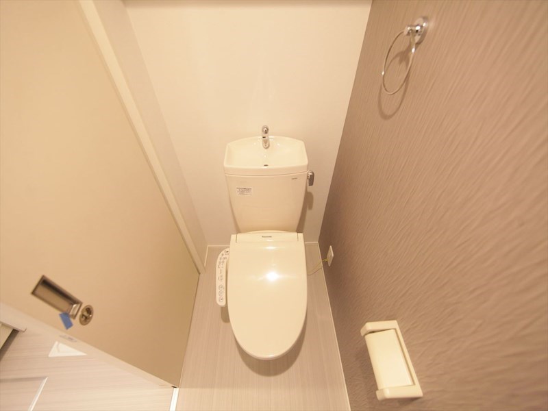 トイレ　温水洗浄暖房便座付トイレ　イメージ写真