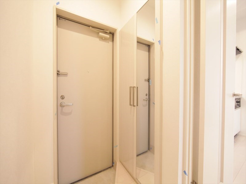 玄関　玄関　シューズボックス付（収納充実してます）　イメージ写真