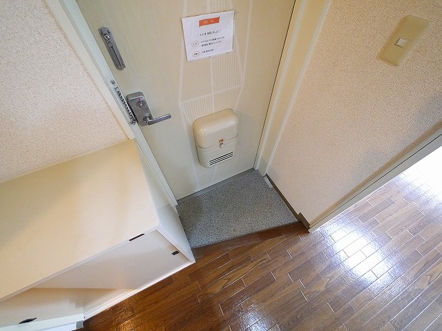 玄関　収納もある玄関です