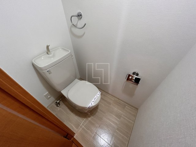 トイレ　プレサンス心斎橋モデルノ　温水洗浄便座