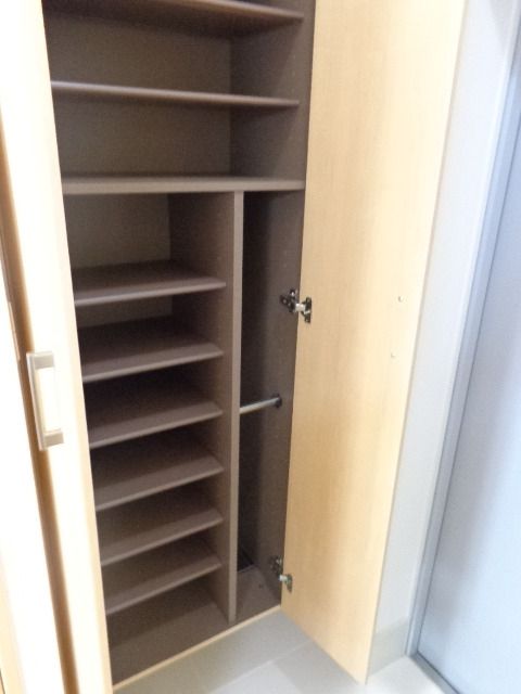 玄関　シューズボックス有