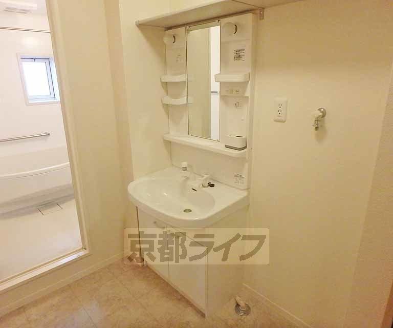 洗面設備　朝の支度はこちらでどうぞ