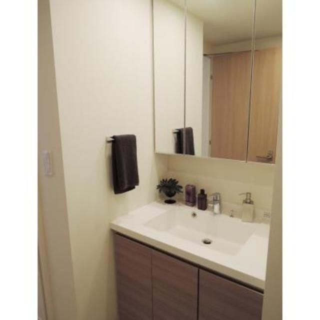 洗面設備　写真は同タイプ住居です。