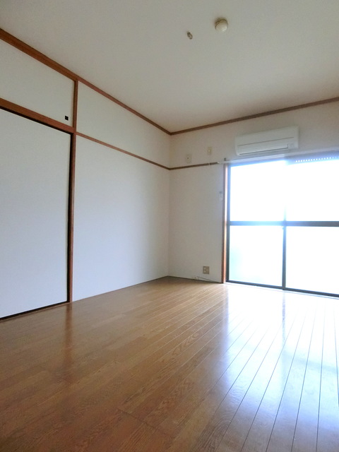 居室・リビング　6帖の洋室