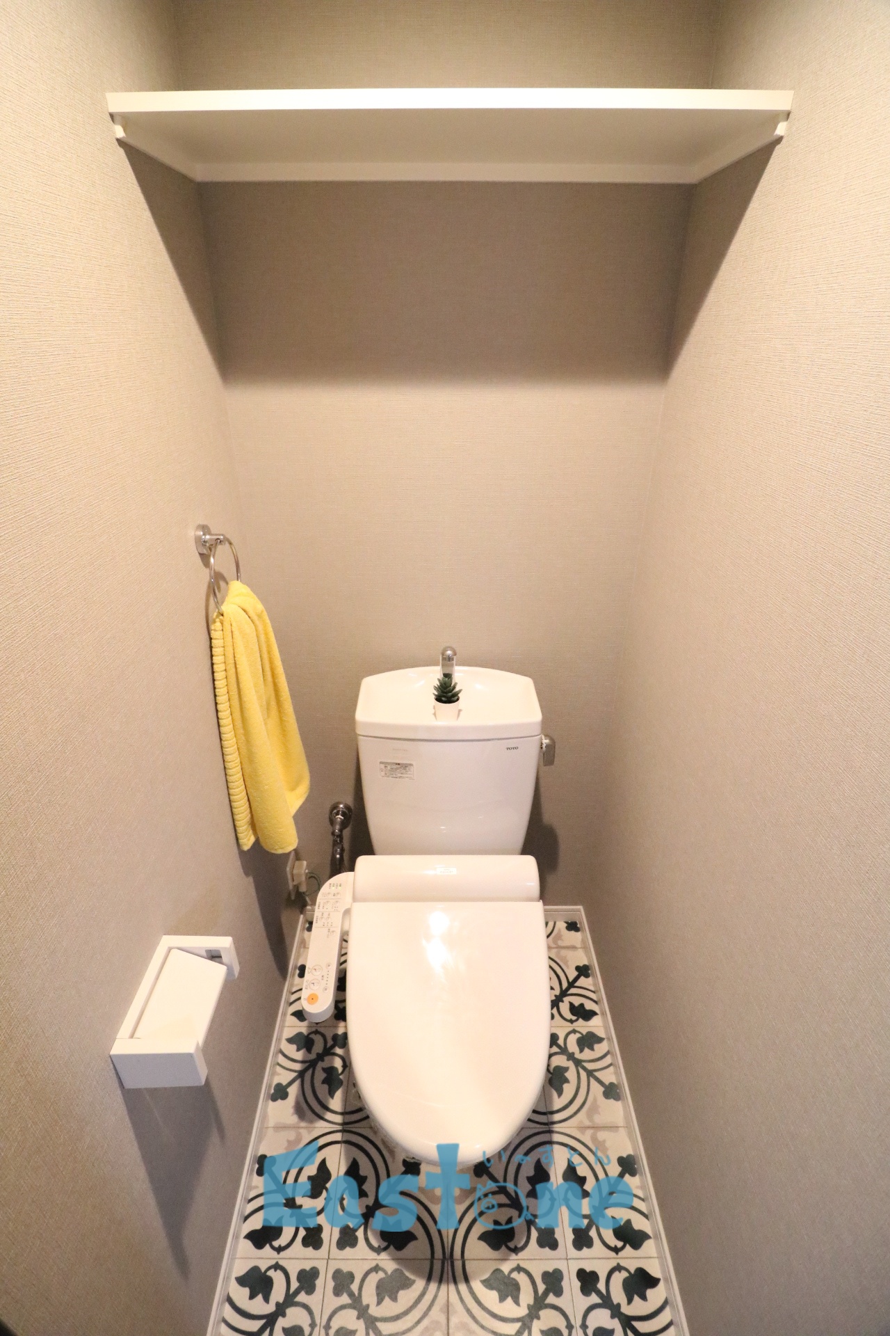 トイレ　棚付きで便利