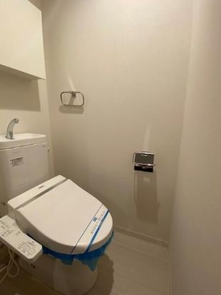 トイレ　落ち着いた色調のトイレです