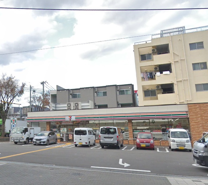 コンビニ　セブンイレブン（コンビニ）まで428m