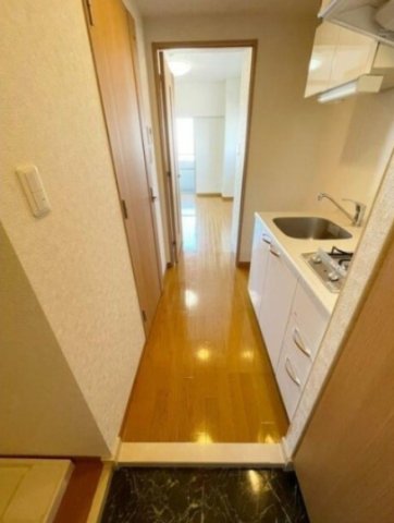 玄関　※別部屋参考写真