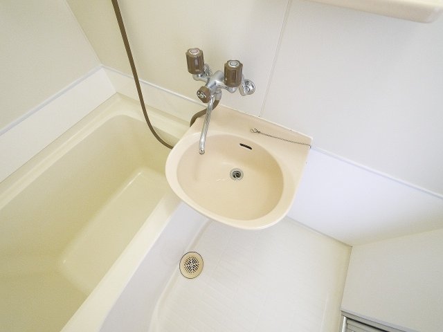 洗面設備　ゆったりとスペースのある洗面所