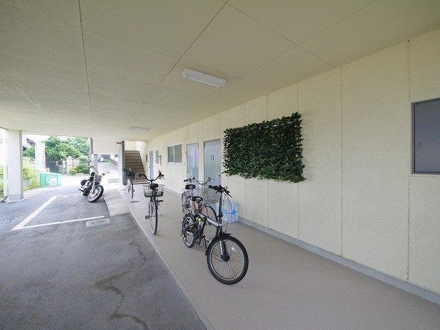 エントランス　ゆとりのあるエントランスです