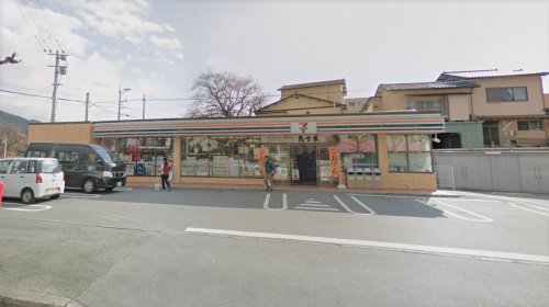 コンビニ　セブンイレブン 久留米高良内店（コンビニ）まで736m
