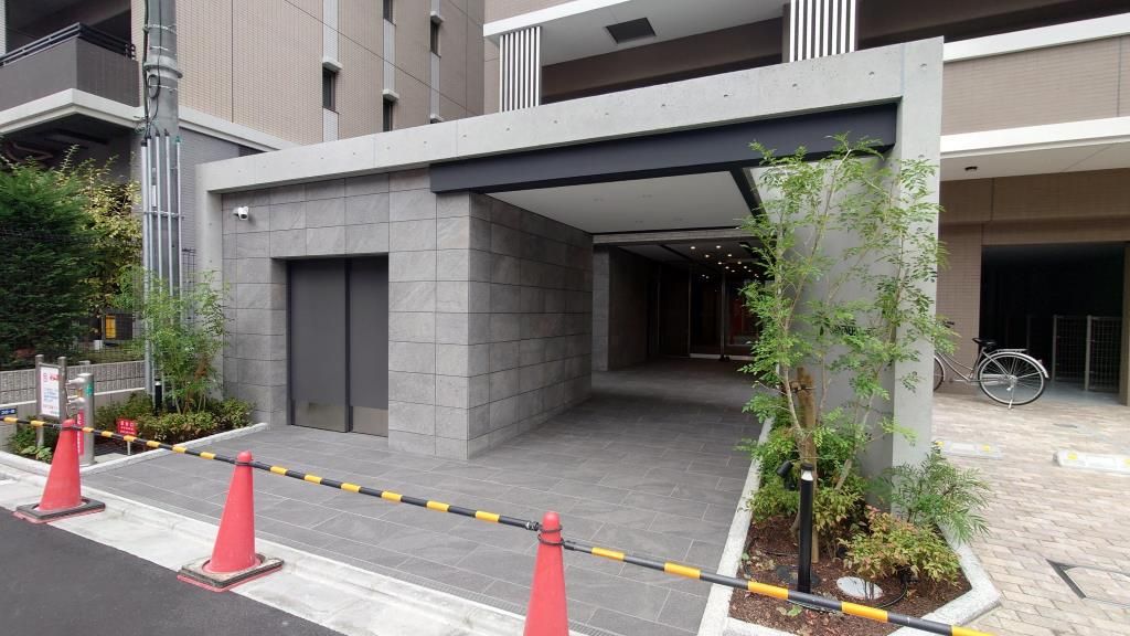 エントランス　駐車場