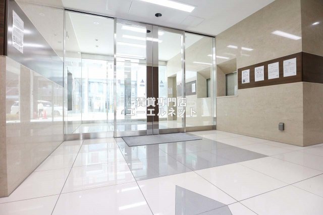 エントランス　毎日通る場所だからこそ、洗練された空間に