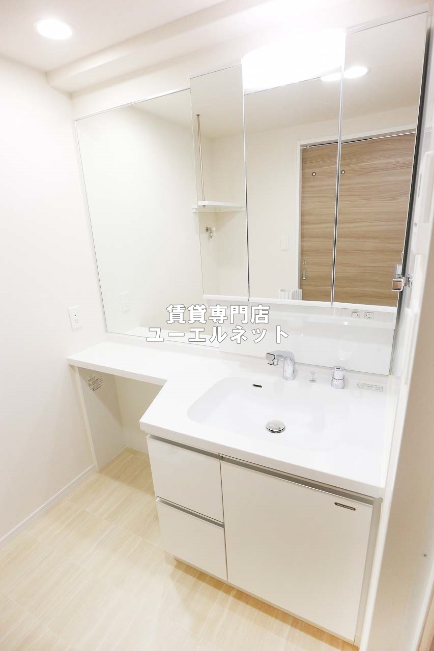 洗面設備　清潔感ある独立洗面台で毎日気持ちよく♪