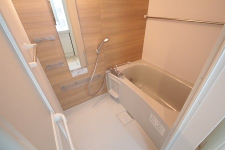 バス・シャワールーム　雨の日に便利な浴室換気乾燥機付き♪