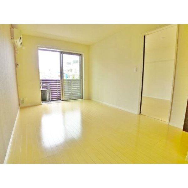 居室・リビング　きれいなフローリング