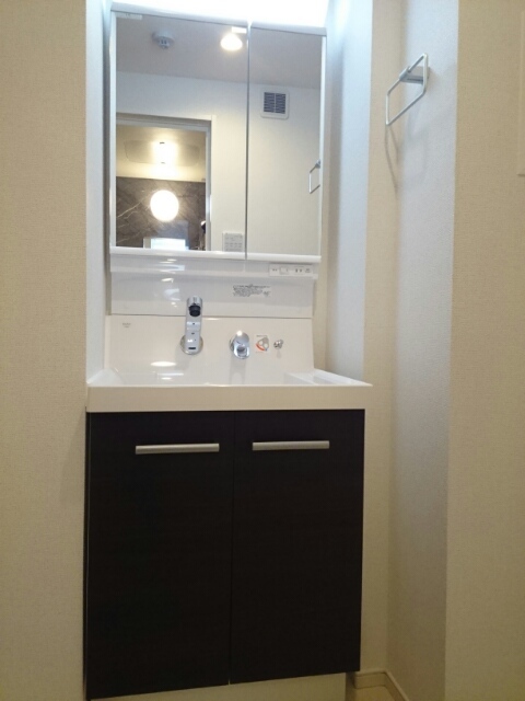 洗面設備　身支度に欠かせない独立洗面台♪