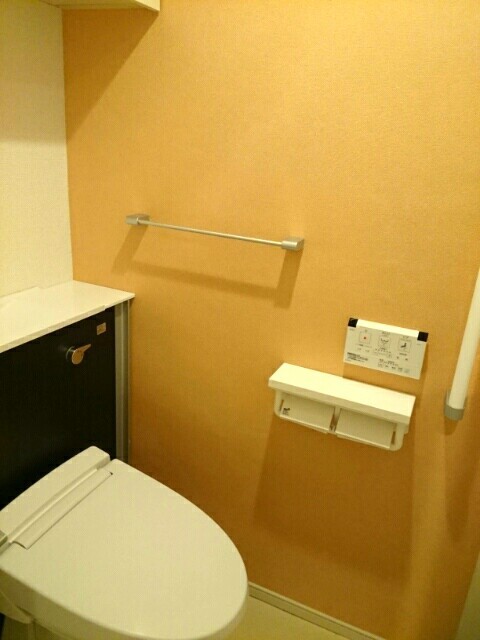 トイレ　嬉しい温水洗浄便座♪