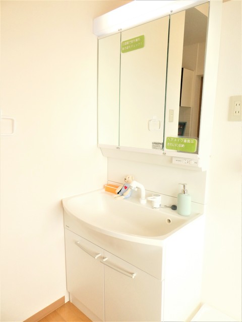 洗面設備　※同タイプ参考写真（備品は設備ではありません）