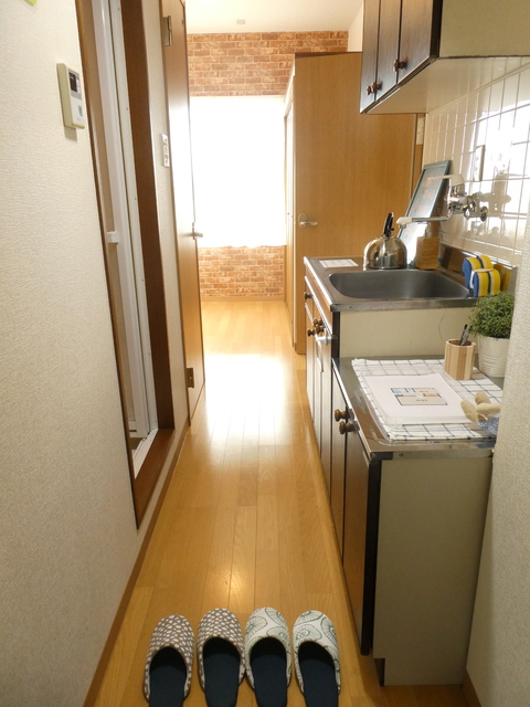 玄関　※同タイプ参考写真（備品は設備ではありません）