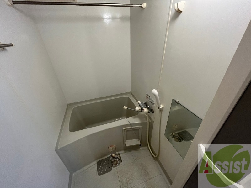 バス・シャワールーム　お風呂になります。一日の疲れを癒してくださいね。