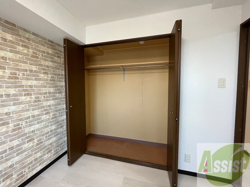 収納　クローゼットは奥行きもあり、荷物が多い方でも安心です。