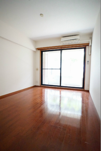 居室・リビング　参考写真（同建物別部屋のものです）