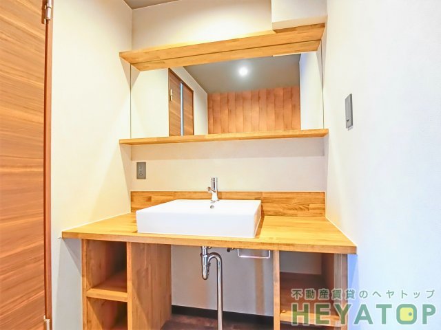 洗面設備　忙しい朝の身支度に便利なおしゃれな洗面化粧台