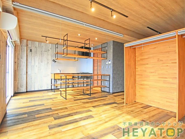 居室・リビング　広々とした明るい洋室１８.１帖