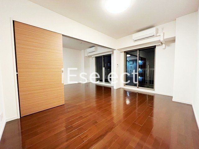 居室・リビング　開放感のあるリビングルーム