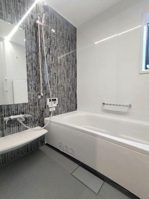 バス・シャワールーム　換気用窓あり