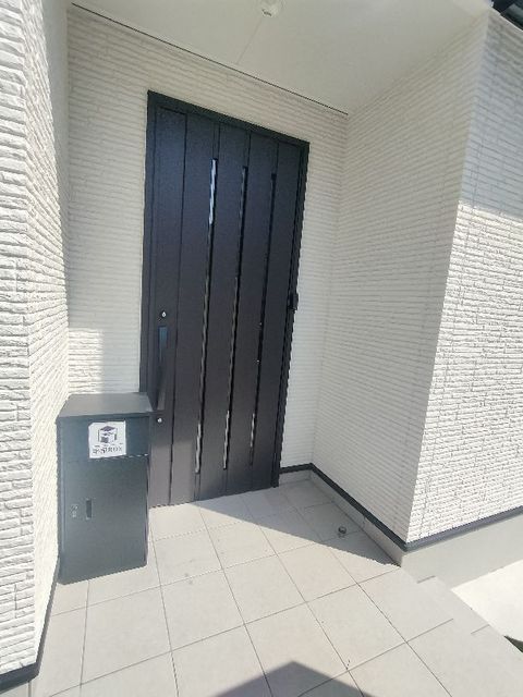 その他　玄関ポーチ周辺　※専用宅配ボックス有