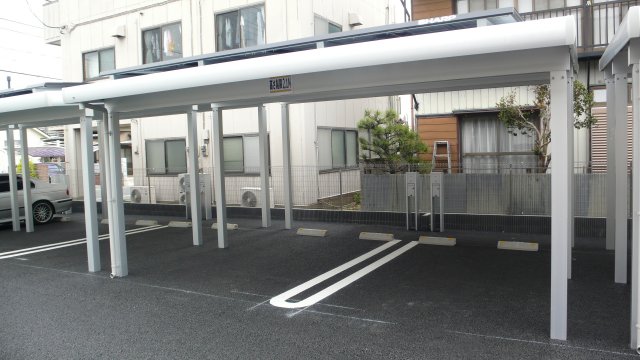 駐車場　屋根付駐車場1台分