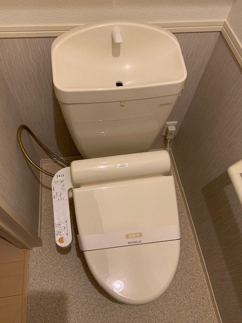 トイレ　温水洗浄便座付トイレ
