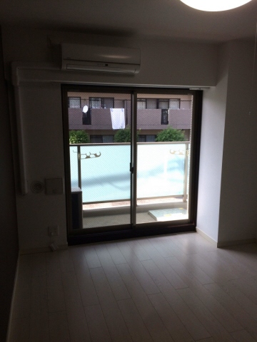 居室・リビング　同マンション別部屋写真