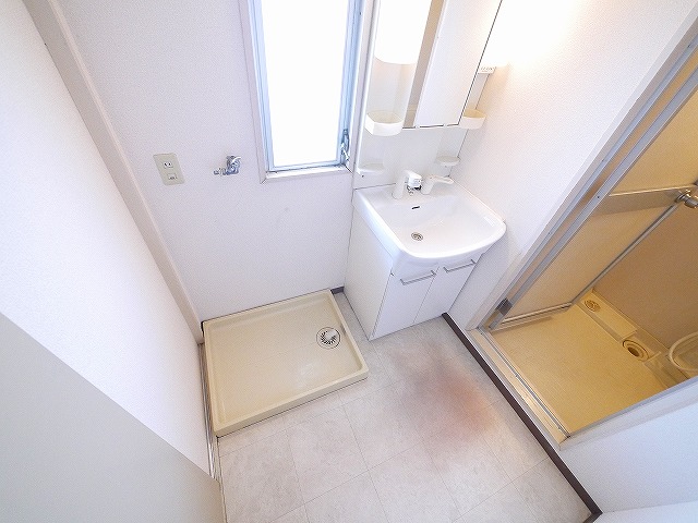 洗面設備　朝の支度にも助かる、独立の洗髪洗面化粧台