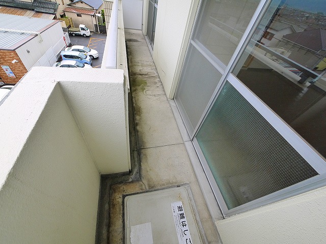 バルコニー　お洗濯にも便利なバルコニー付き