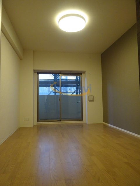 居室・リビング　広い洋室