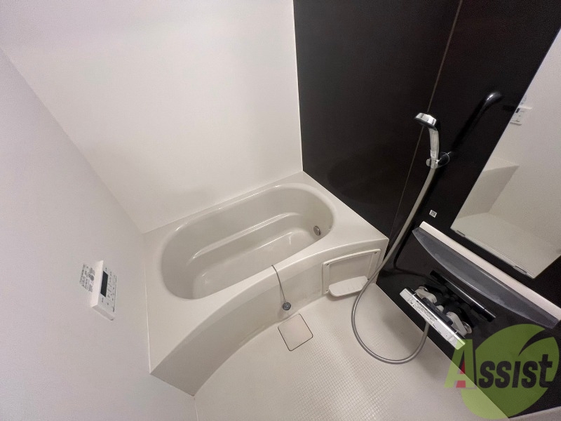 バス・シャワールーム　浴室は追い炊き機能付きになっていて快適です