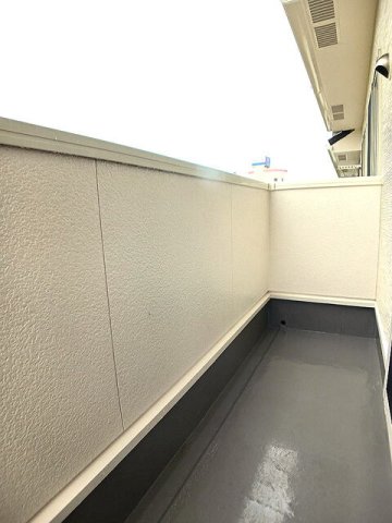 バルコニー　お洗濯にも便利なバルコニー付き