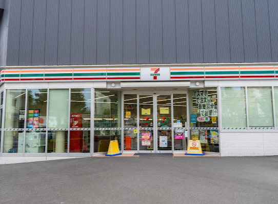 コンビニ　セブンイレブン 板橋小茂根4丁目店（コンビニ）まで318m