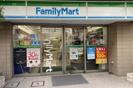 コンビニ　ファミリーマート 東五反田郵便局東店（コンビニ）まで25m