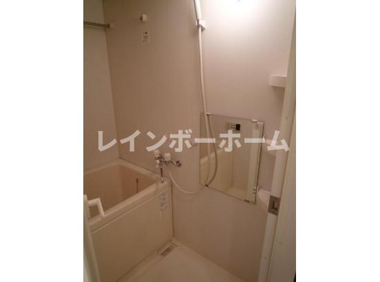 バス・シャワールーム　コンパクトで使いやすいお風呂です