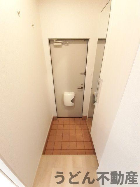 玄関　うどん県のお部屋探しはうどん不動産へ うどんちゃんとLINE