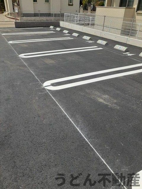 駐車場　うどん県のお部屋探しはうどん不動産へ うどんちゃんとLINE