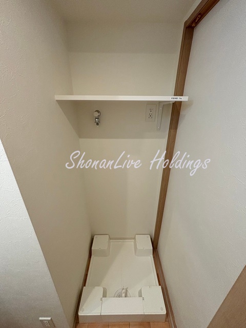 その他設備　棚付き室内洗濯機置き場♪