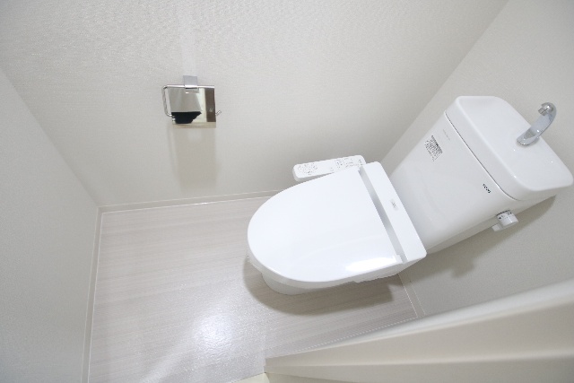 トイレ　※別室の参考写真の為、現況優先です。