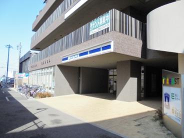 コンビニ　ローソン流山おおたかの森駅前店（コンビニ）まで123m