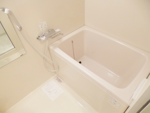 バス・シャワールーム　嬉しい鏡付きのお風呂です☆